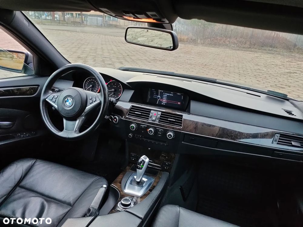BMW Seria 5 530i xDrive - 31