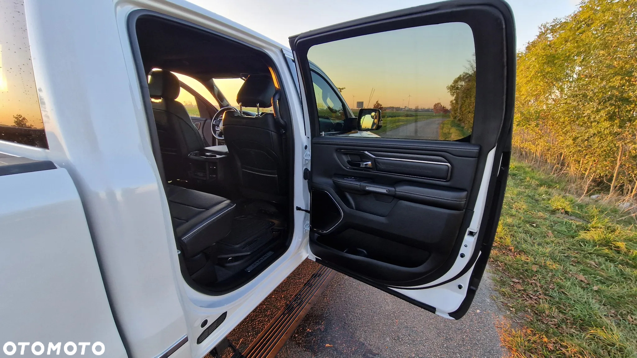 RAM 1500 Crew Cab Shortbed Limited - 14