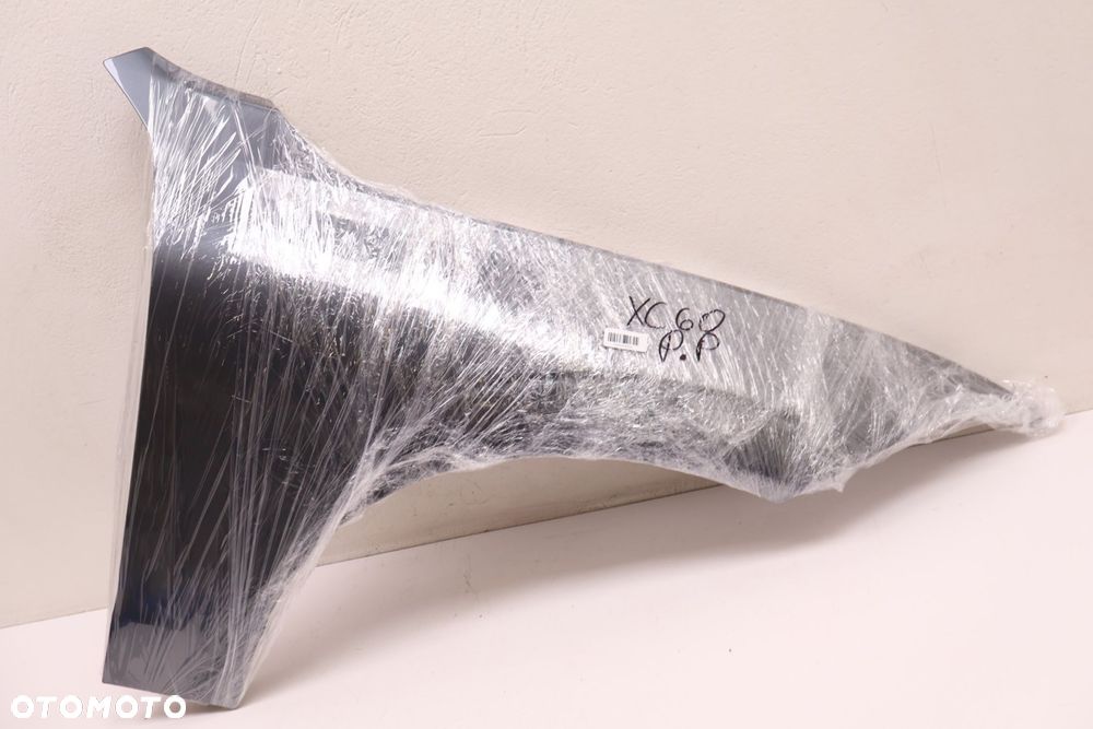 VOLVO XC60 II BŁOTNIK PRAWY PRZÓD 714 - 12