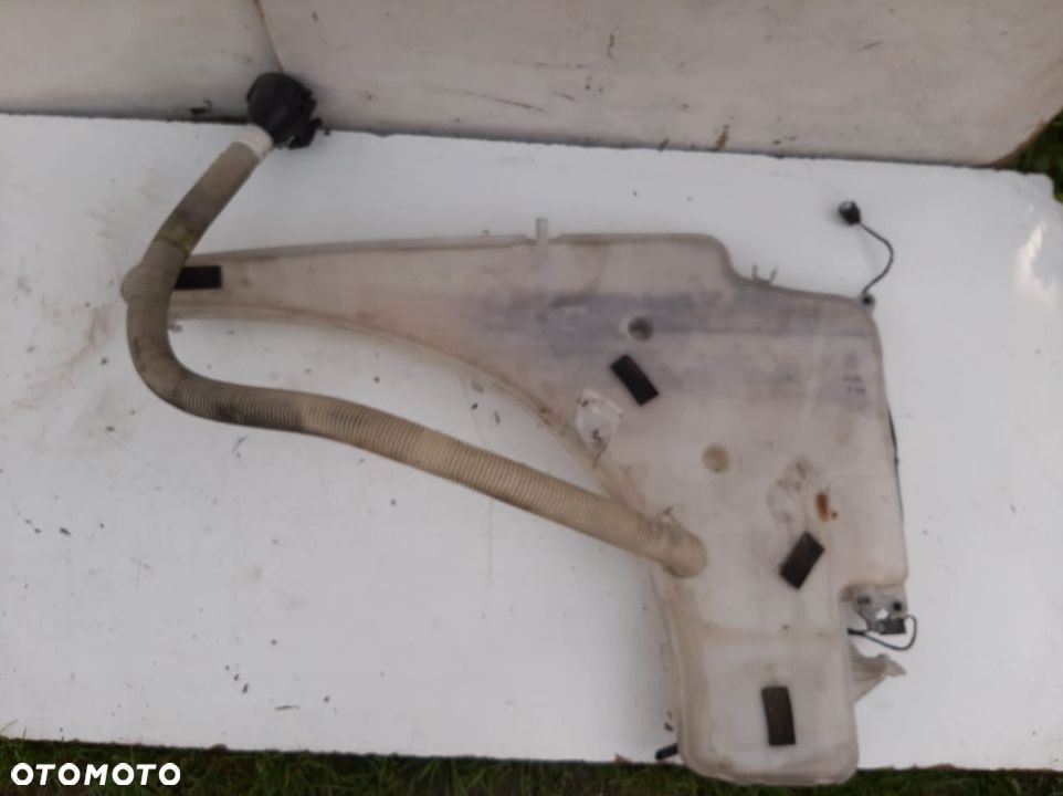 ZBIORNICZEK SPRYSKIWACZY BMW E87 E81 E90 E91