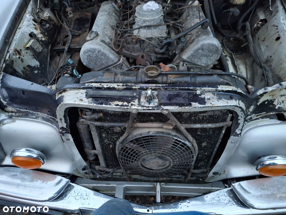 Mercedes-Benz 280 - 8