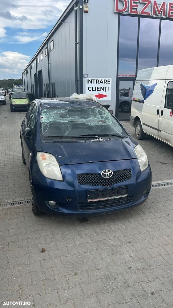 Dezmembram Toyota Yaris 1.3 benzina din 2008 - 1