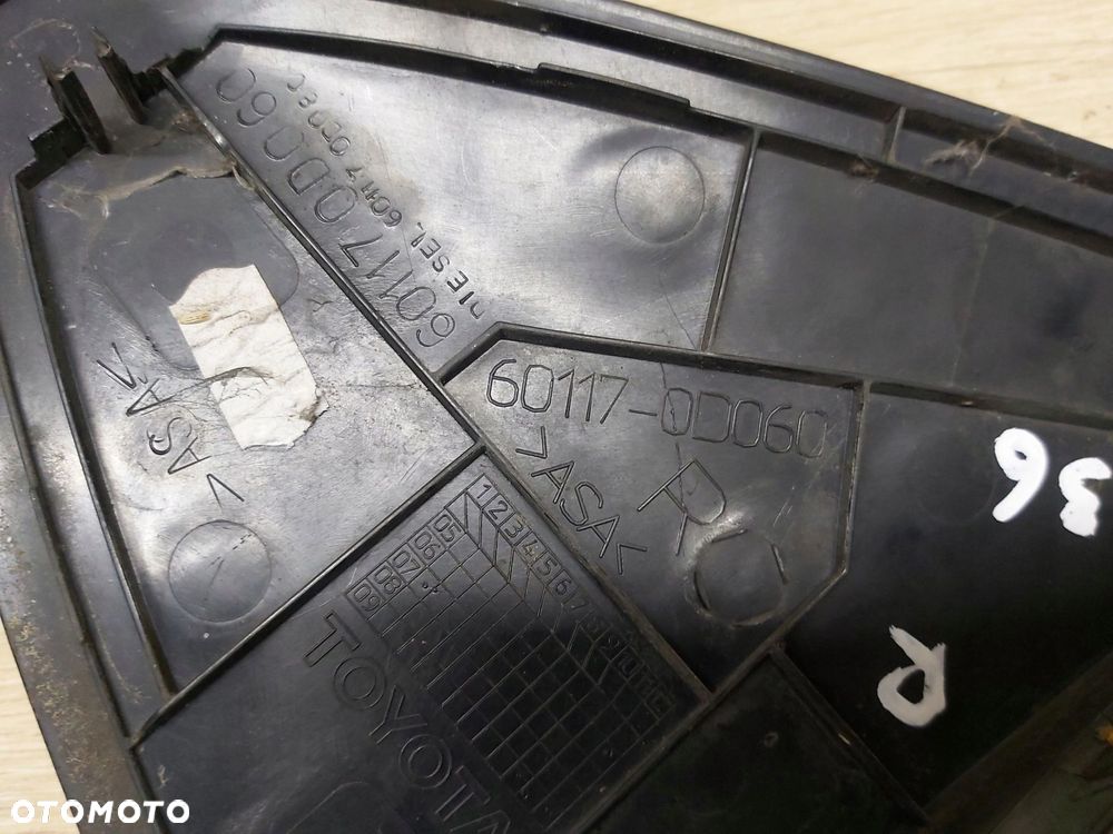 Toyota Yaris II trójkąt błotnika prawy przód zaślepka prawa 60117-0D060 - 4