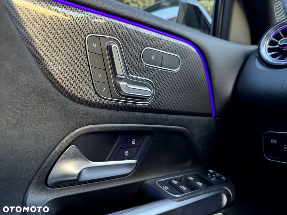 Mercedes-Benz GLB - 33