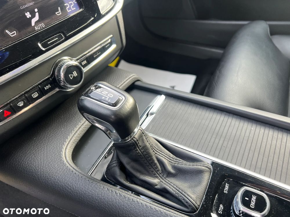 Volvo V90 D4 Momentum - 16