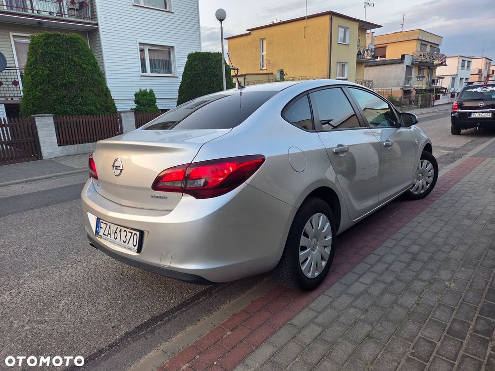 Opel Astra - 4