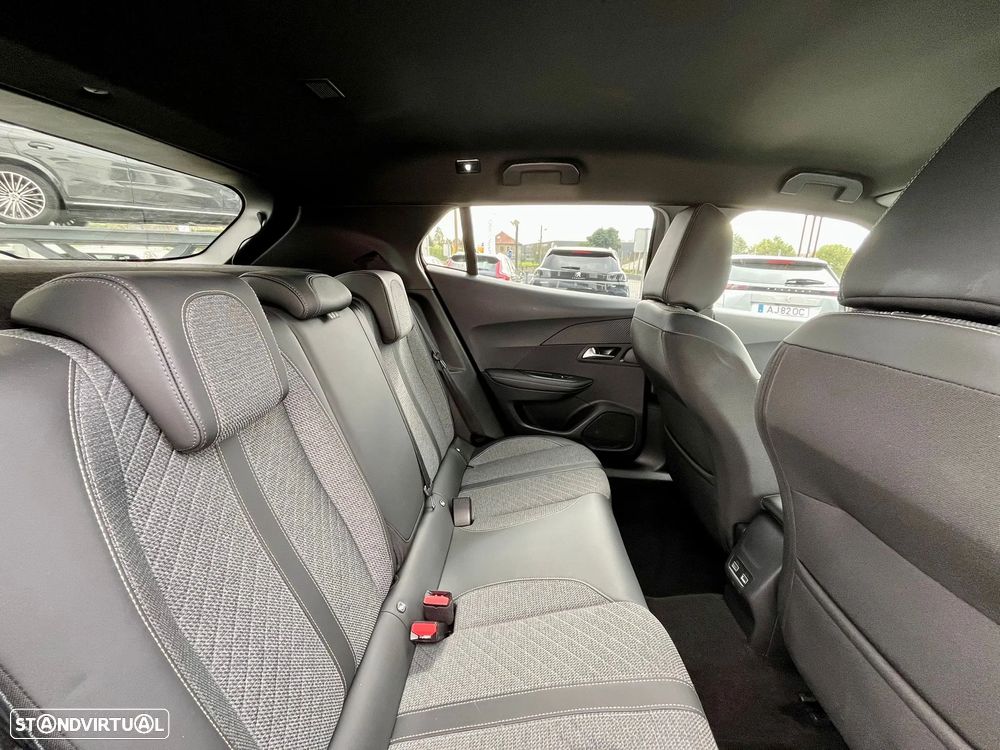 Peugeot 2008 1.2 PureTech Allure - 14