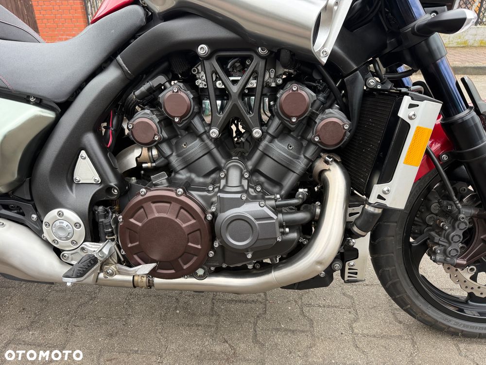 Yamaha V-MAX - 10