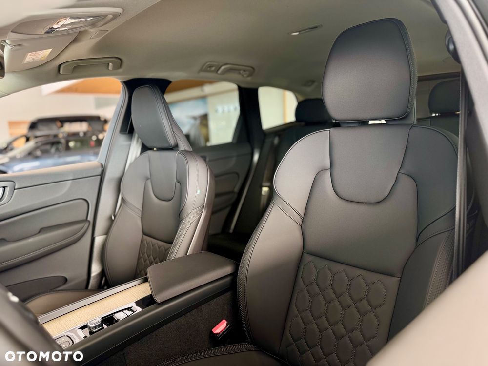 Volvo XC 60 B5 B AWD Plus Bright - 5