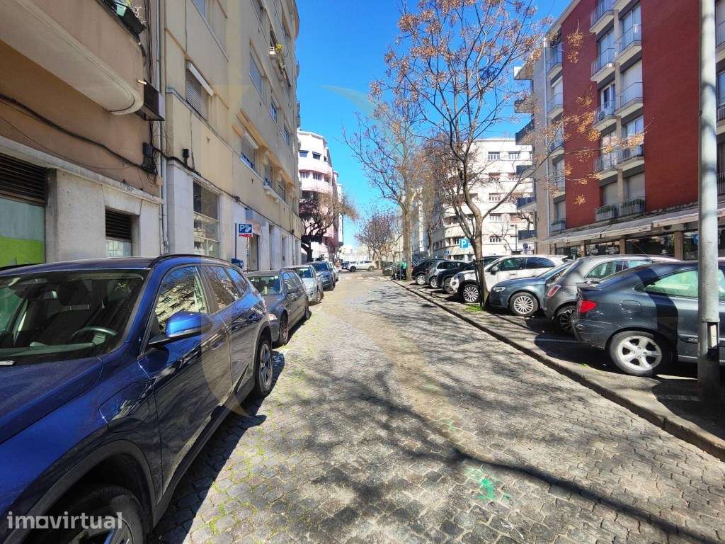 Loja ampla com 2 montras nas Avenidas Novas - Lisboa - Grande imagem: 5/30