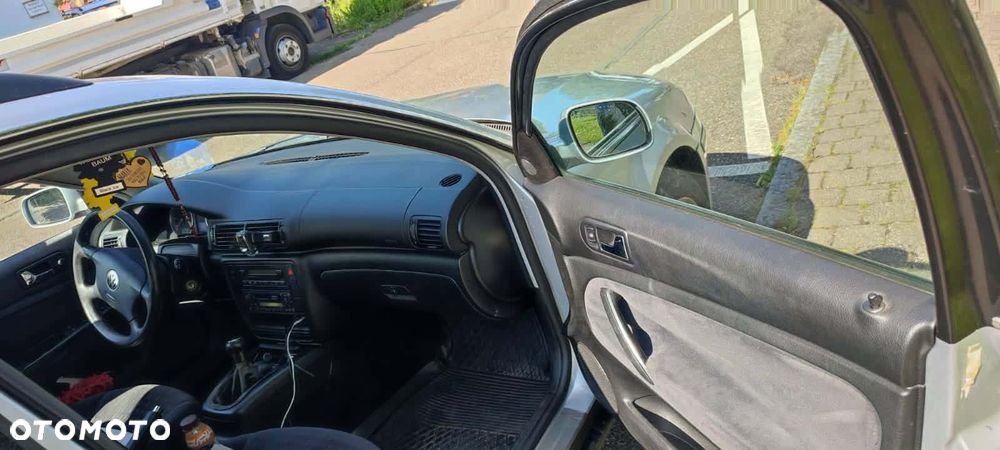 Volkswagen Passat 1.9 TDI Basis - 4