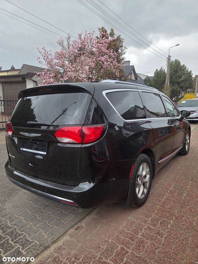 Chrysler Pacifica - 13