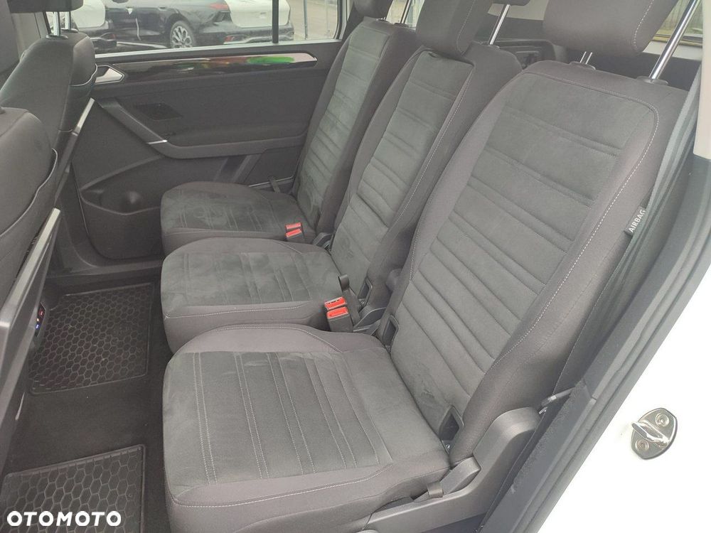 Volkswagen Touran - 27