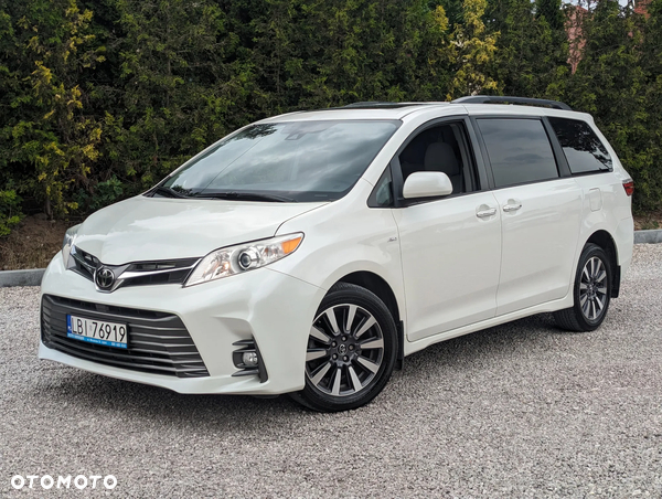 Toyota Sienna 3.5 V6 XLE AWD