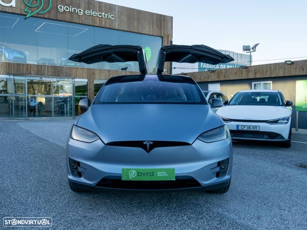 Tesla Model X - 4