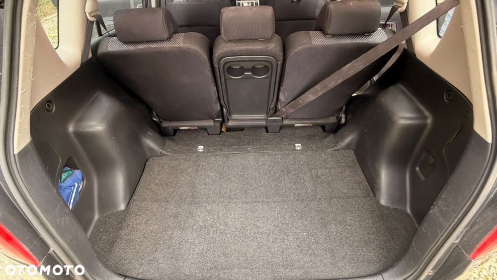 Toyota Corolla Verso - 16