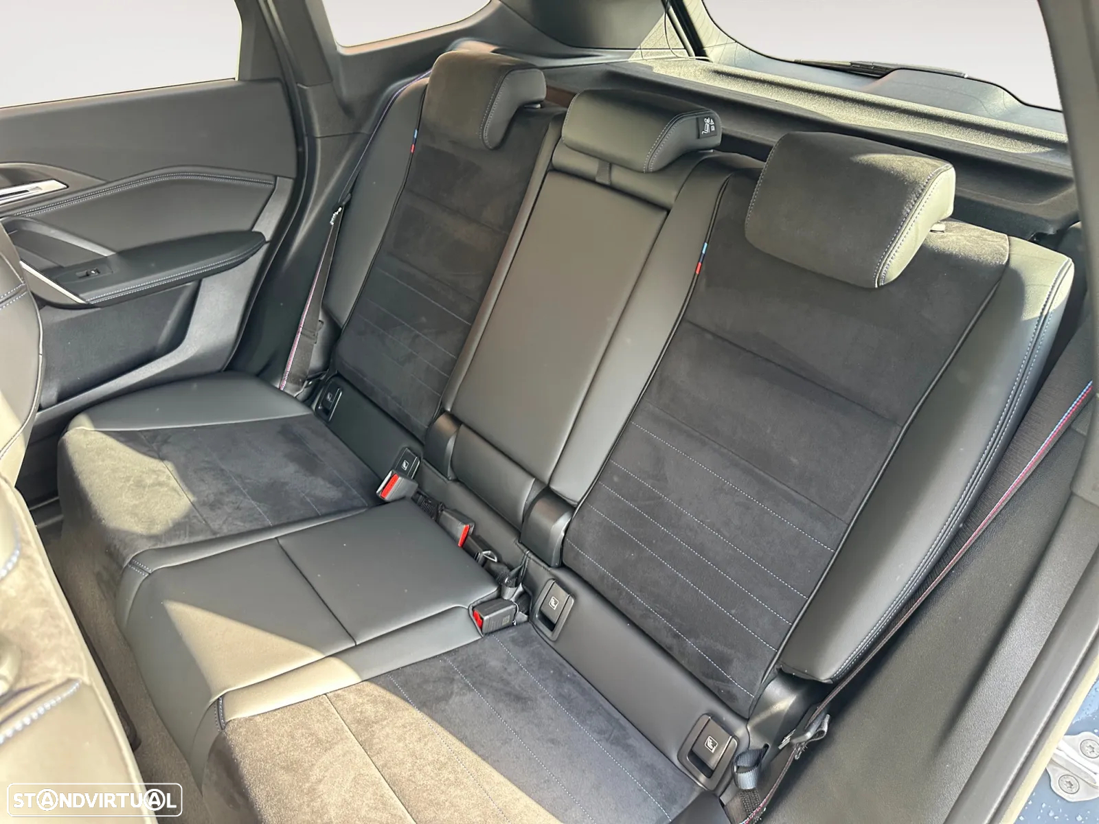 BMW iX1 eDrive20 Pack Desportivo M - 15