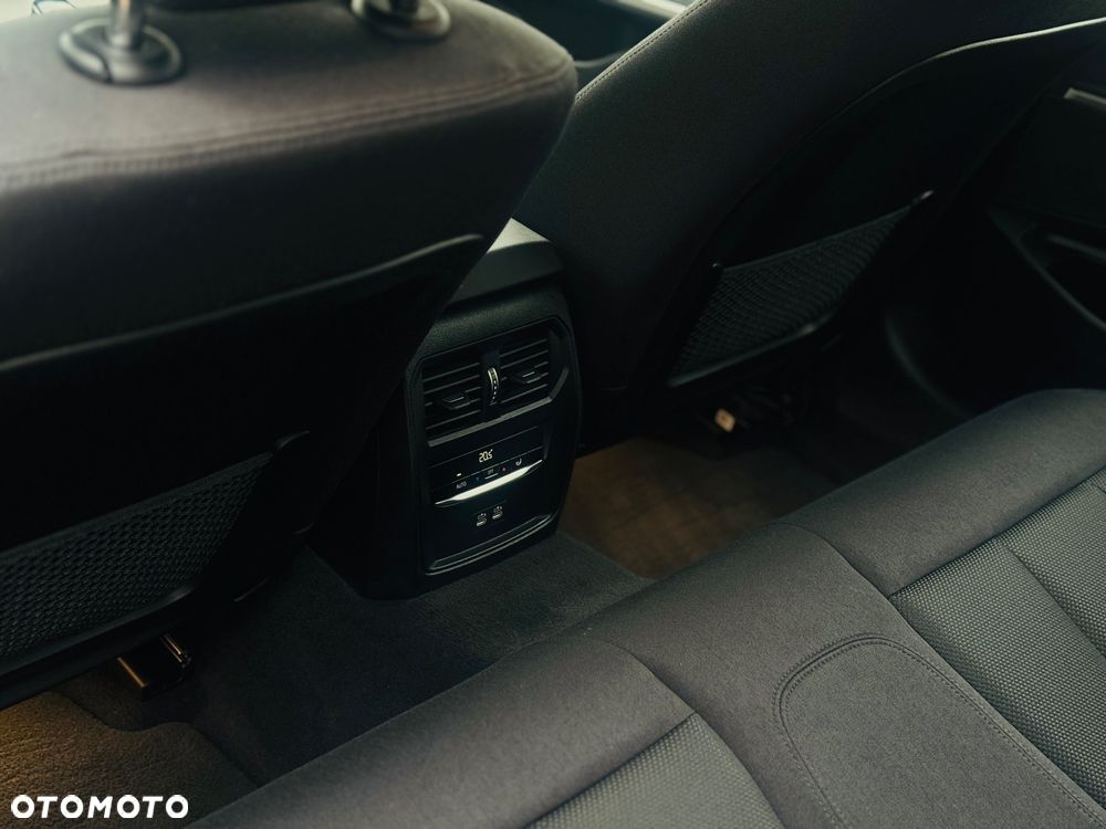 BMW Seria 3 320d Sport Line Shadow - 12