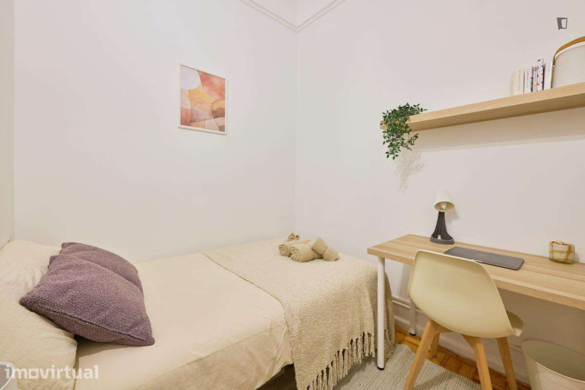 Quarto - localizado em Alameda Lisbon - Grande imagem: 3/24