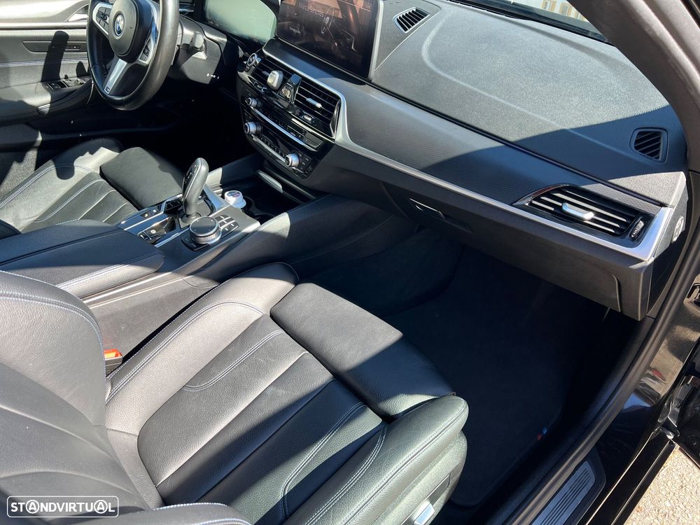 BMW 530 e Pack Desportivo M - 13