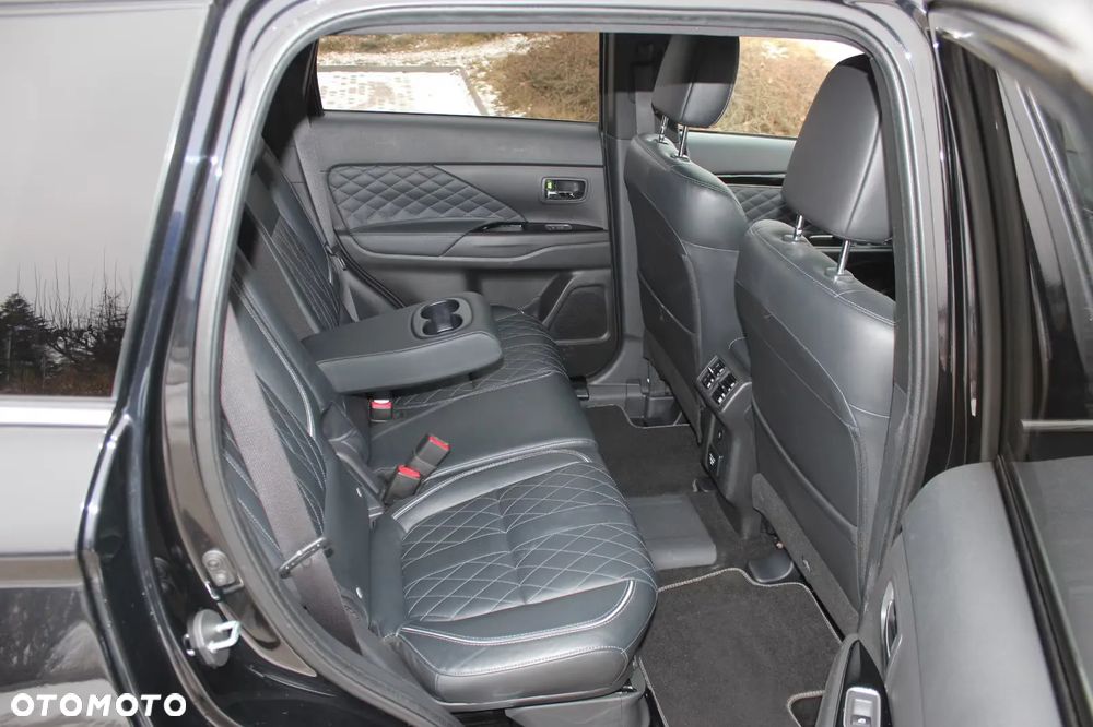 Mitsubishi Outlander 2.4 4WD Diamant+ - 9