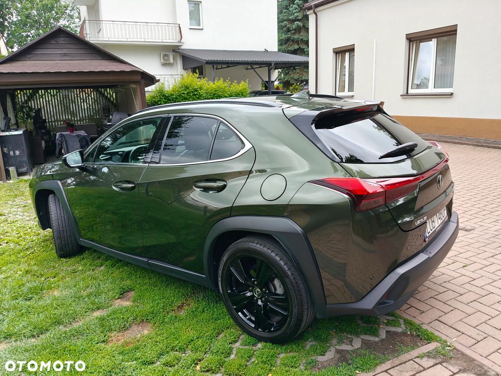 Lexus UX - 12
