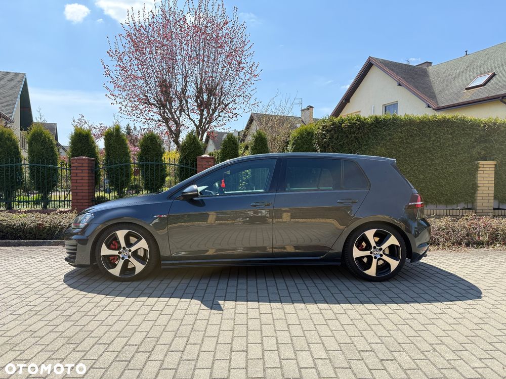 Volkswagen Golf - 17
