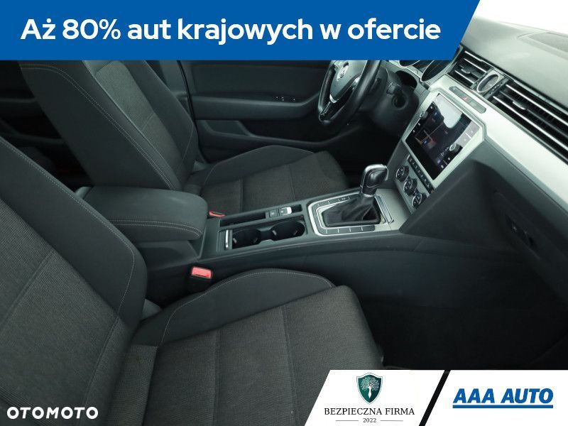 Volkswagen Passat - 11