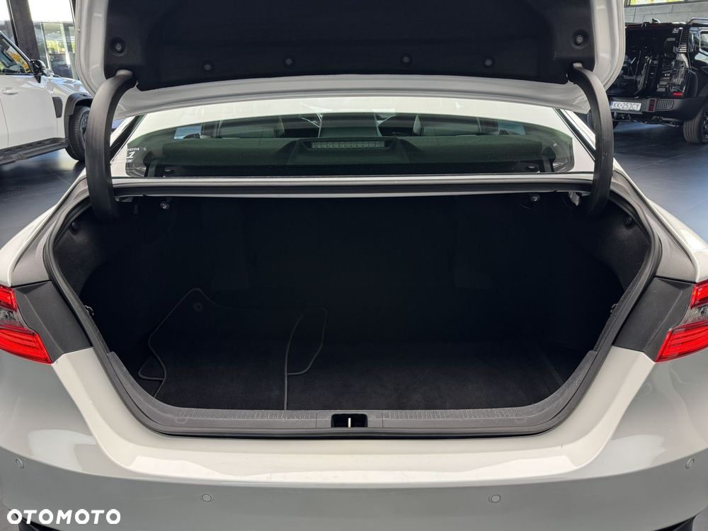 Toyota Camry 2.5 Hybrid Executive CVT - 19