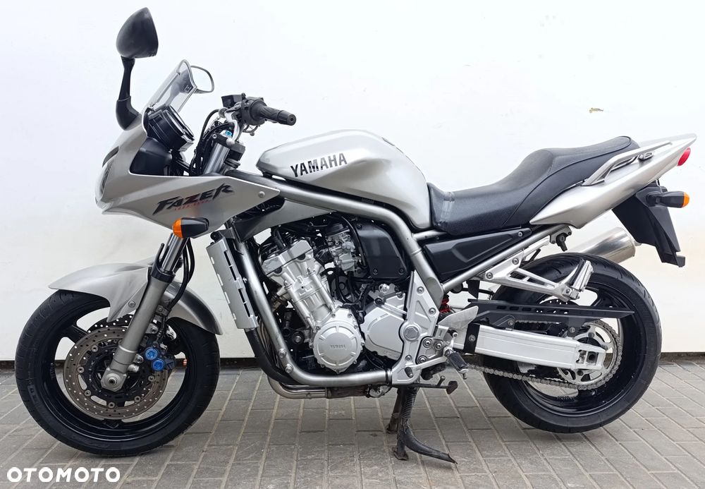 Yamaha FZS - 4