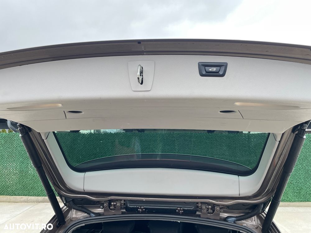 BMW Seria 3 318d Touring Aut. Sport Line - 12