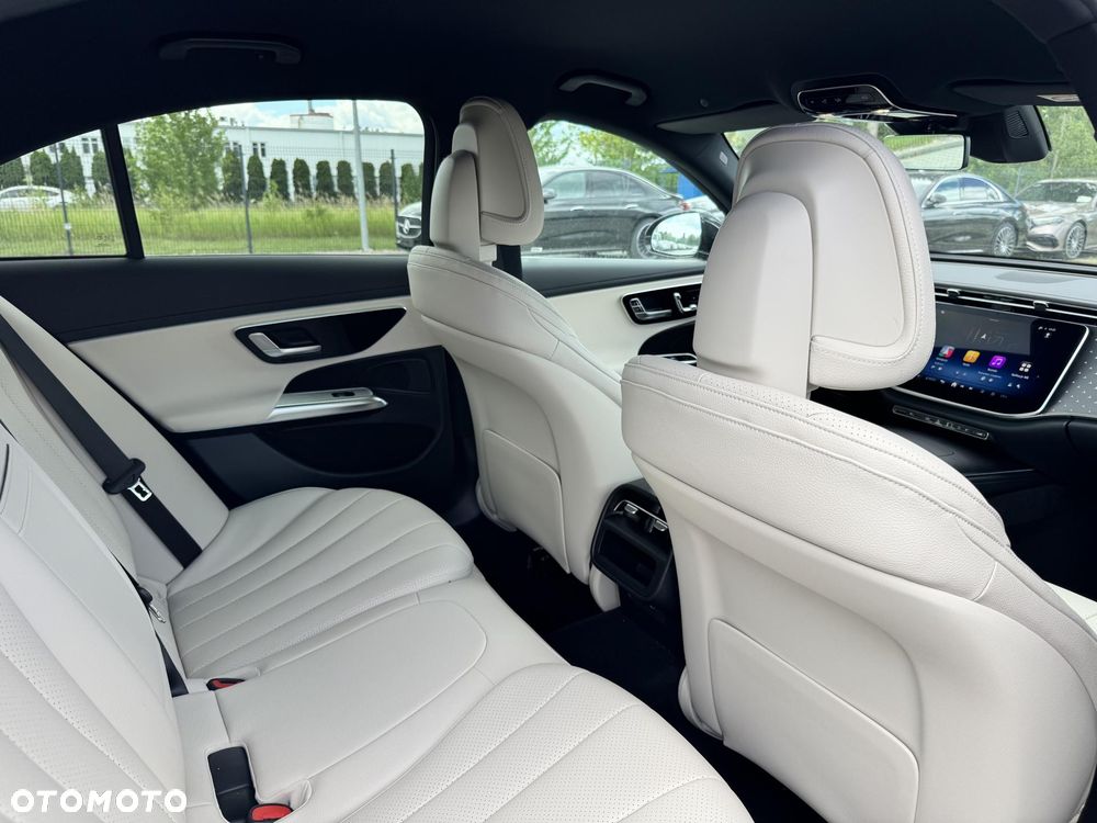 Mercedes-Benz Klasa E 220 d mHEV 4-Matic Avantgarde 9G-Tronic - 18