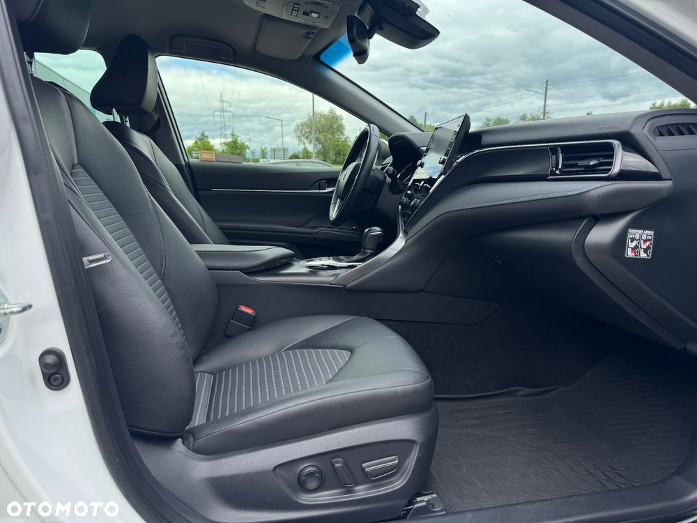 Toyota Camry - 17