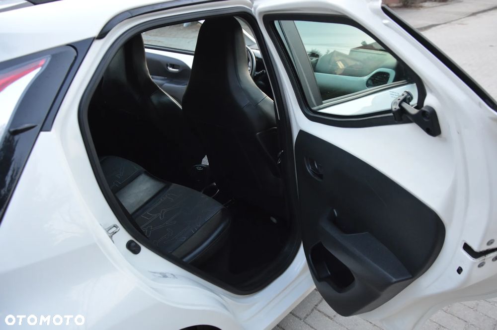 Toyota Aygo x mit x-business Paket - 16