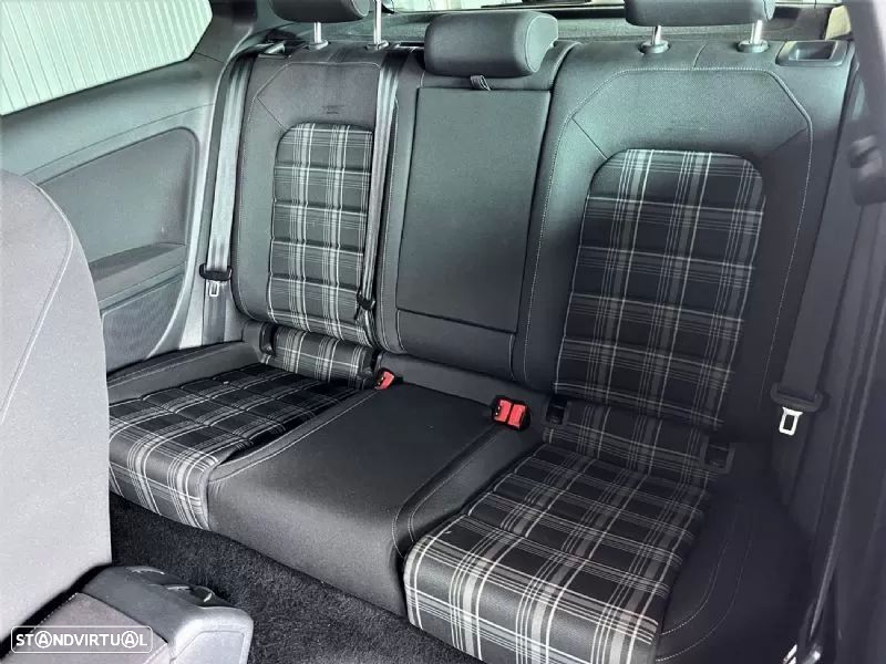 VW Golf - 36