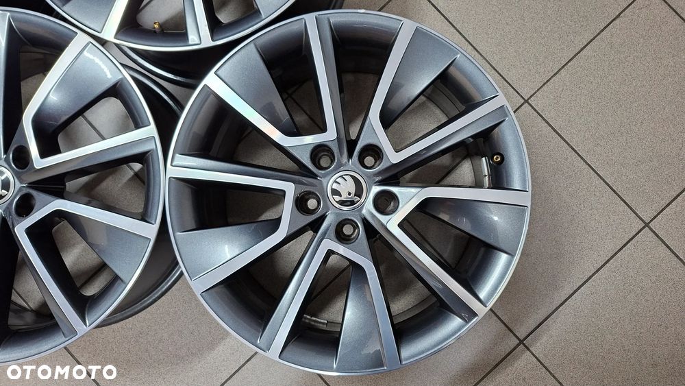 Felgi Aluminiowe 18 Skoda Octavia III 5x112 ET 43 Braga - 5