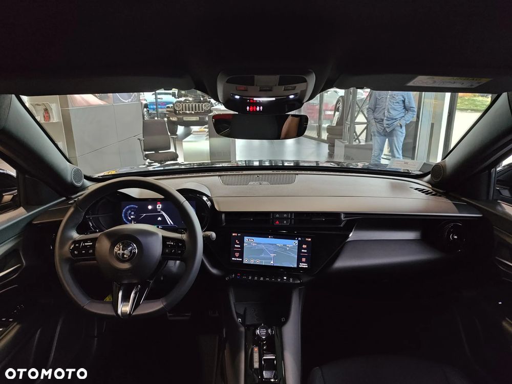 Alfa Romeo Junior 1.2 mHEV Ibrida Q4 eDCT - 11