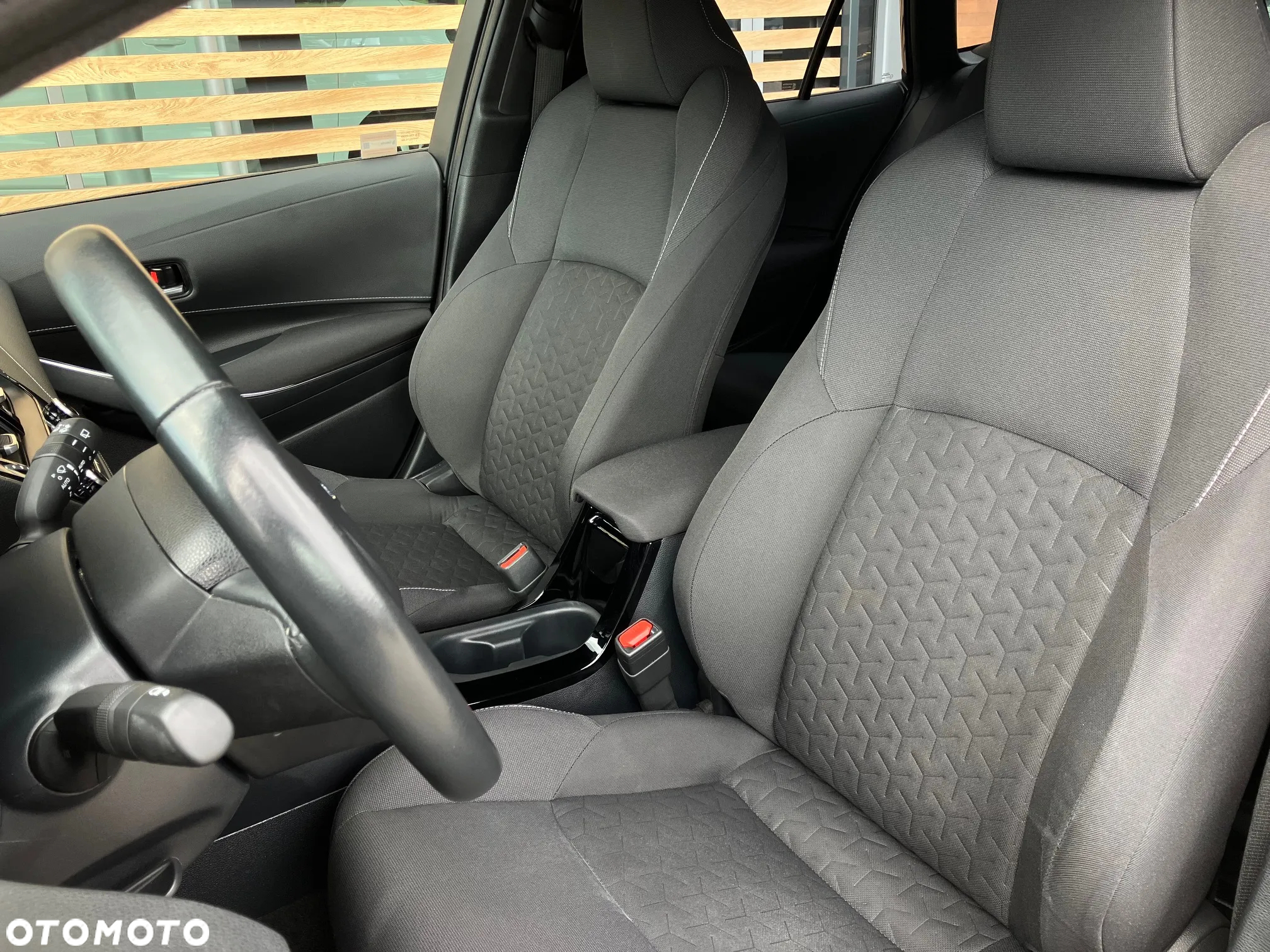 Toyota Corolla 1.8 Hybrid Comfort - 36