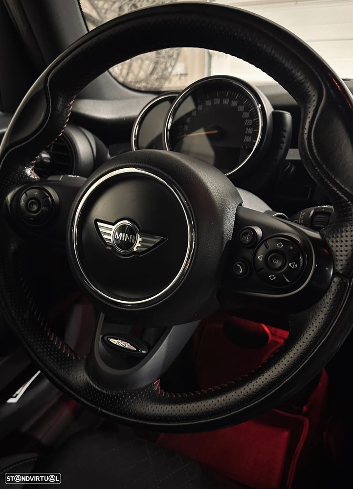 MINI 5 Portas Cooper D Auto - 9