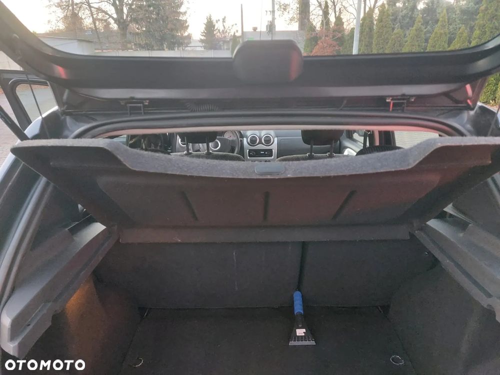 Dacia Sandero - 8