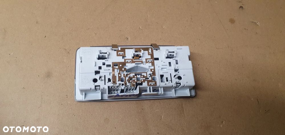 Lampka podsufitki oświetlenie kabiny Opel Zafira C 22780296 - 3
