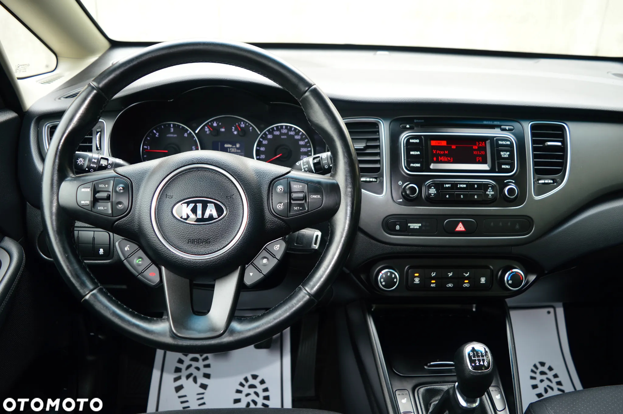 Kia Carens - 16