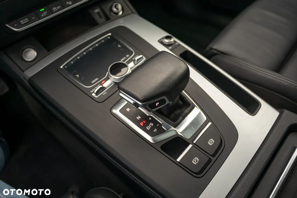 Audi Q5 55 TFSIe quattro S tronic S line business - 30