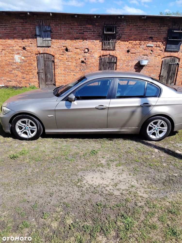 BMW Seria 3 318i - 4