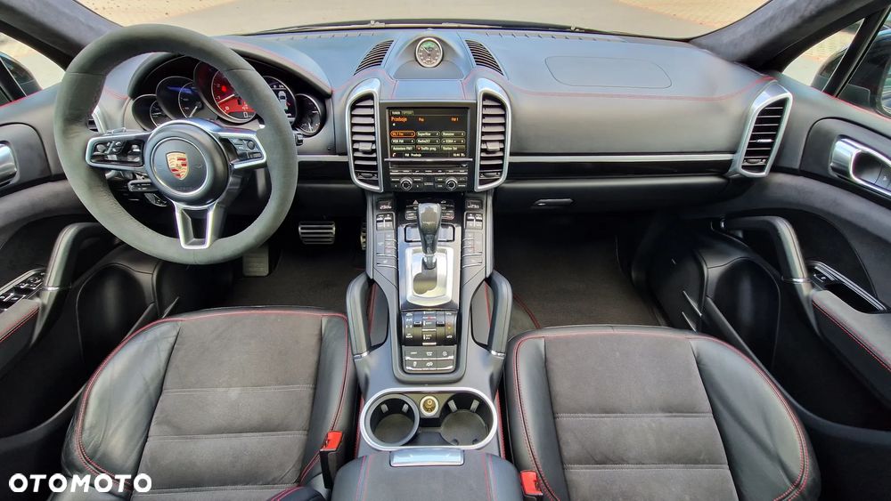 Porsche Cayenne GTS - 8