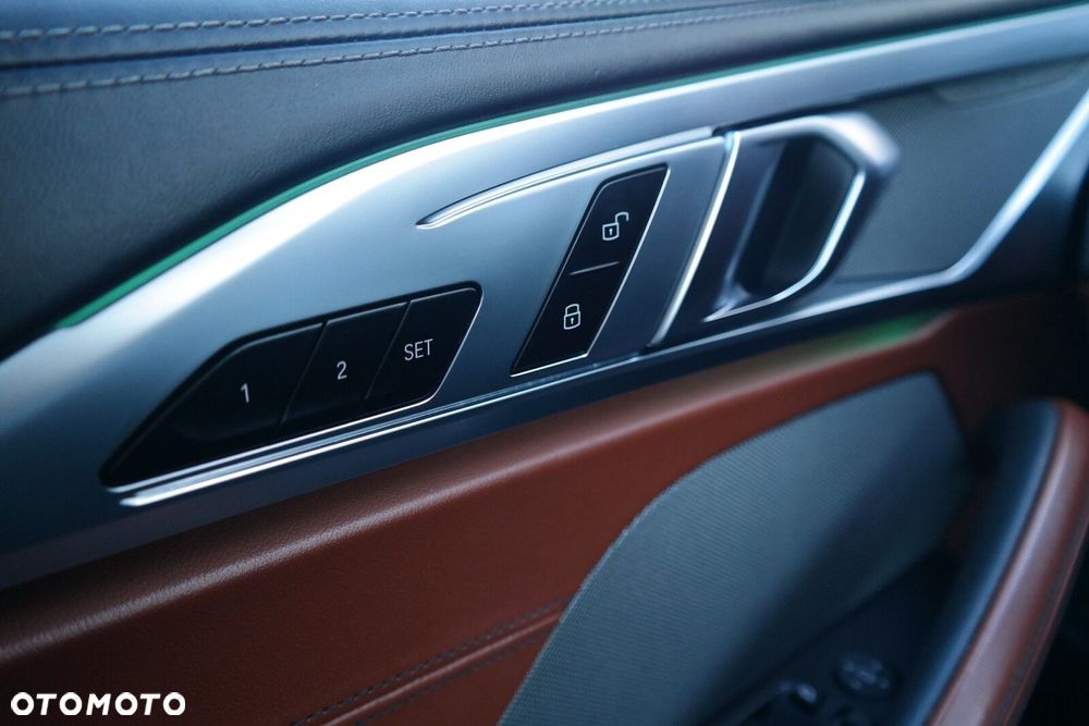 BMW Seria 8 - 23