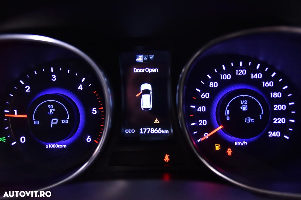 Hyundai Grand Santa Fe - 10