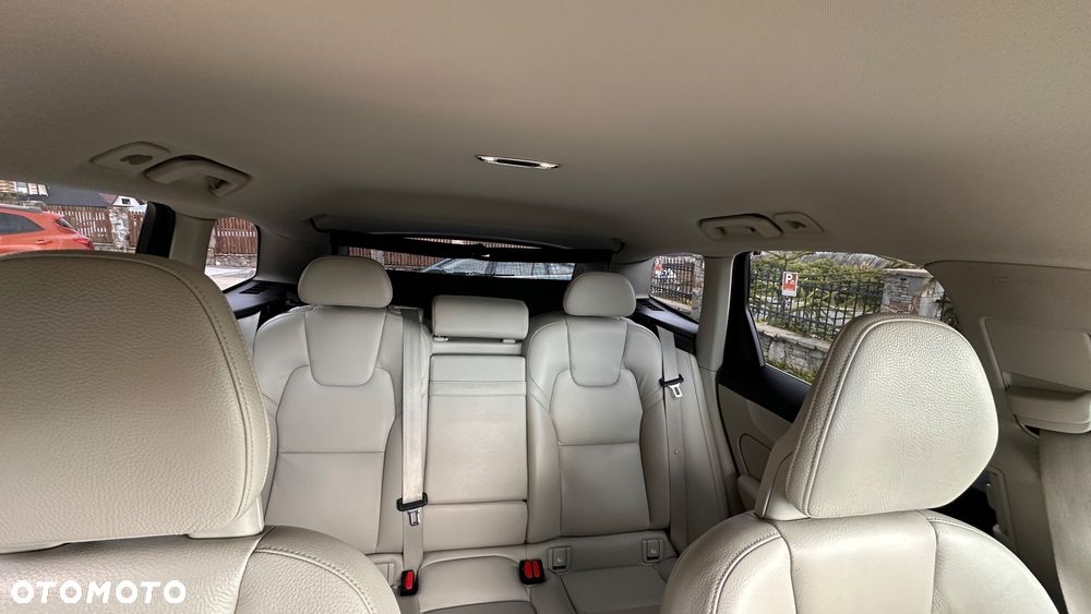 Volvo XC 60 D4 AWD Momentum - 23