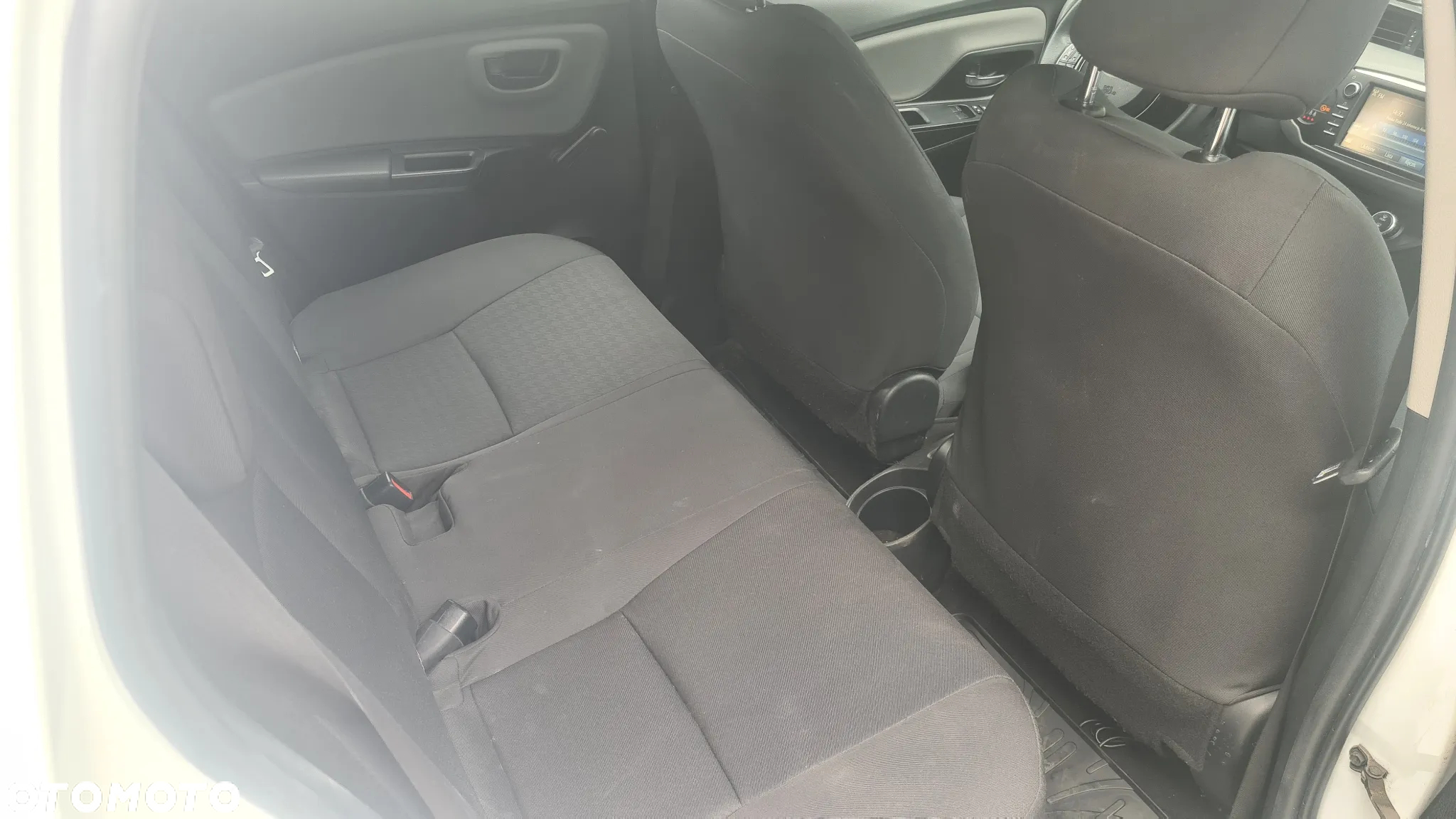 Toyota Yaris Hybrid 100 Dynamic - 11