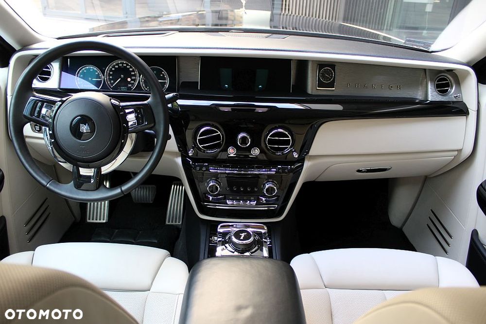 Rolls-Royce Phantom Standard - 19